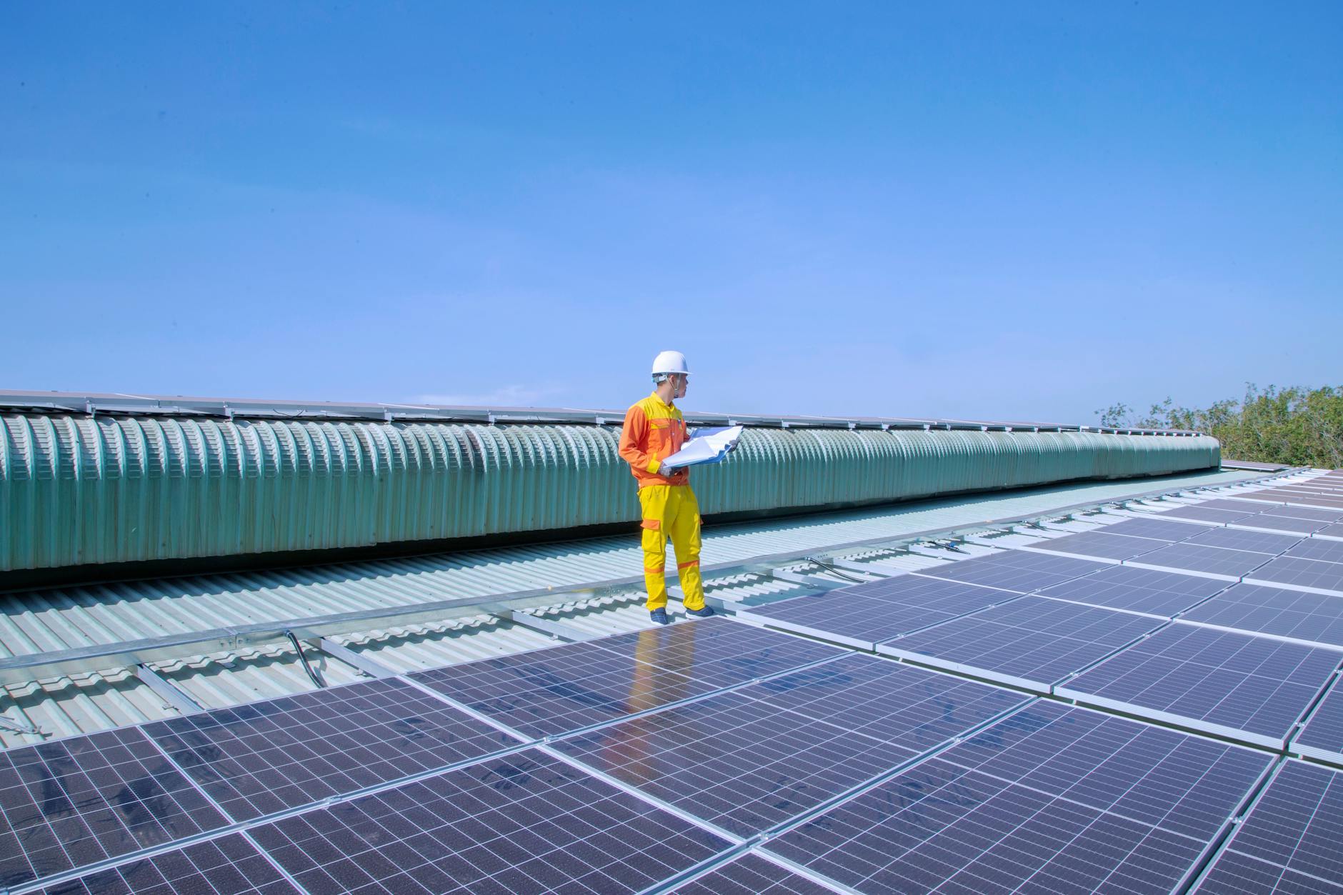 Por Qué la Certificación RETIE e ICONTEC Protege su Inversión en Climatización