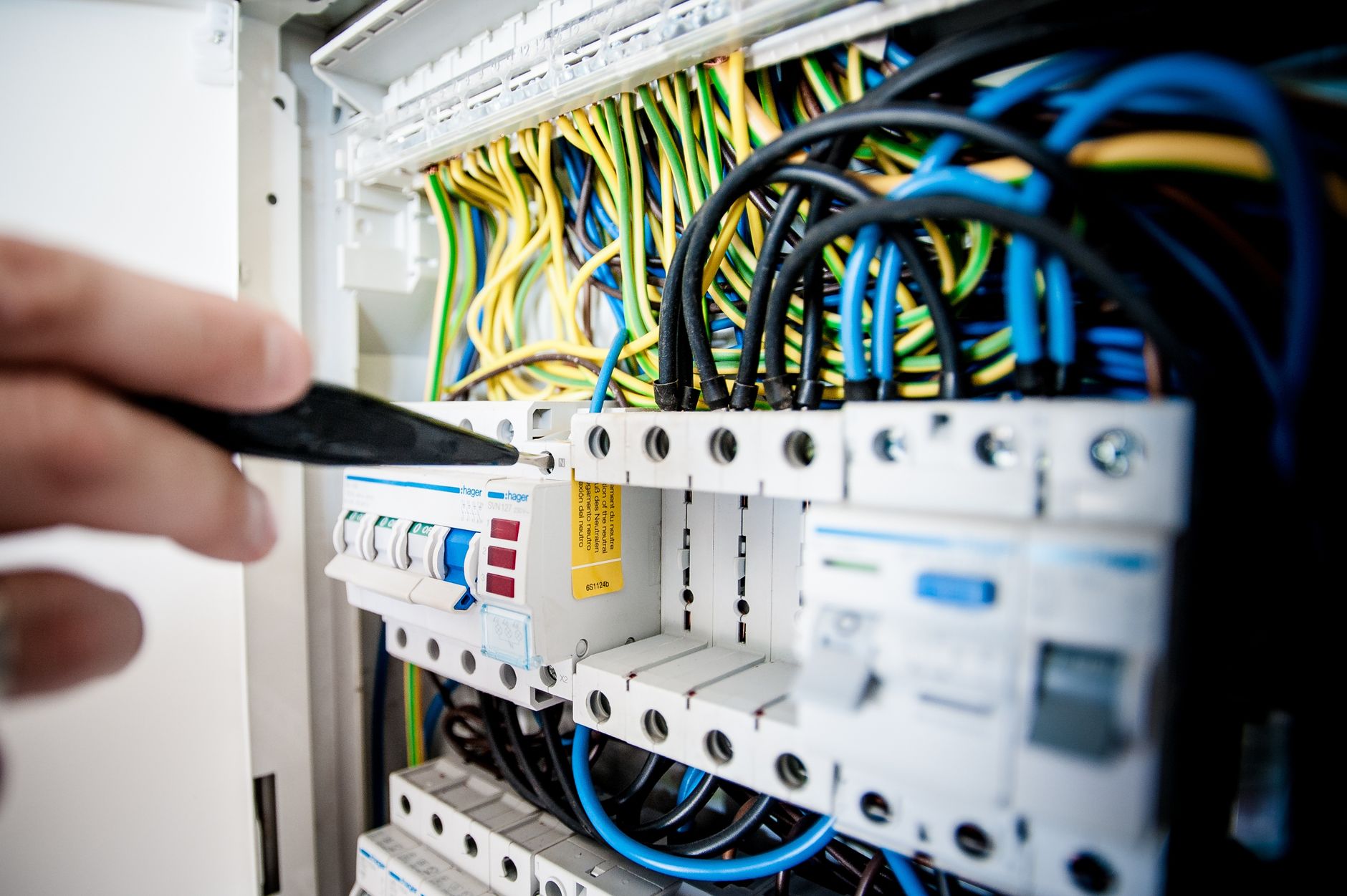 Errores Frecuentes en la Reparación de Tableros Eléctricos en Cali que Debes Evitar