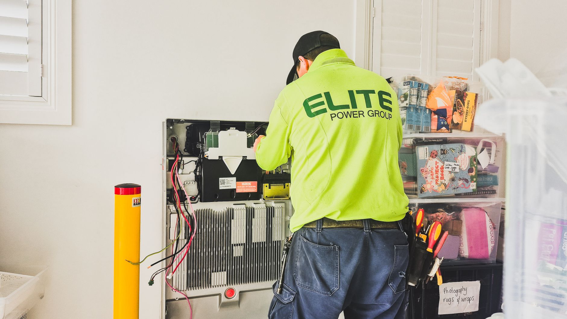 Por Qué Elegir un Electricista Certificado RETIE en Cali Protege su Inversión