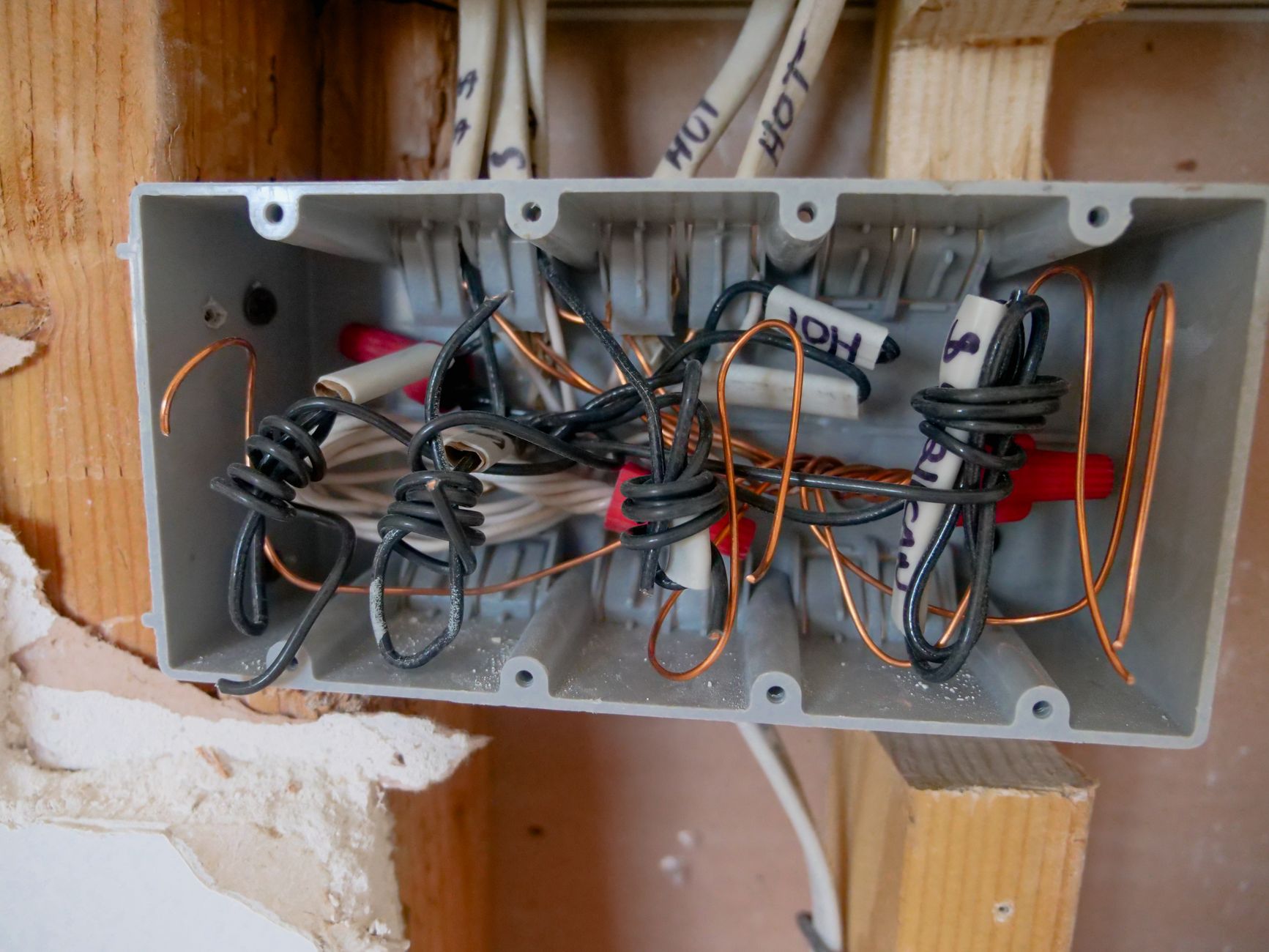 Errores Frecuentes en Reparaciones Eléctricas que Cuestan Caro en Cali
