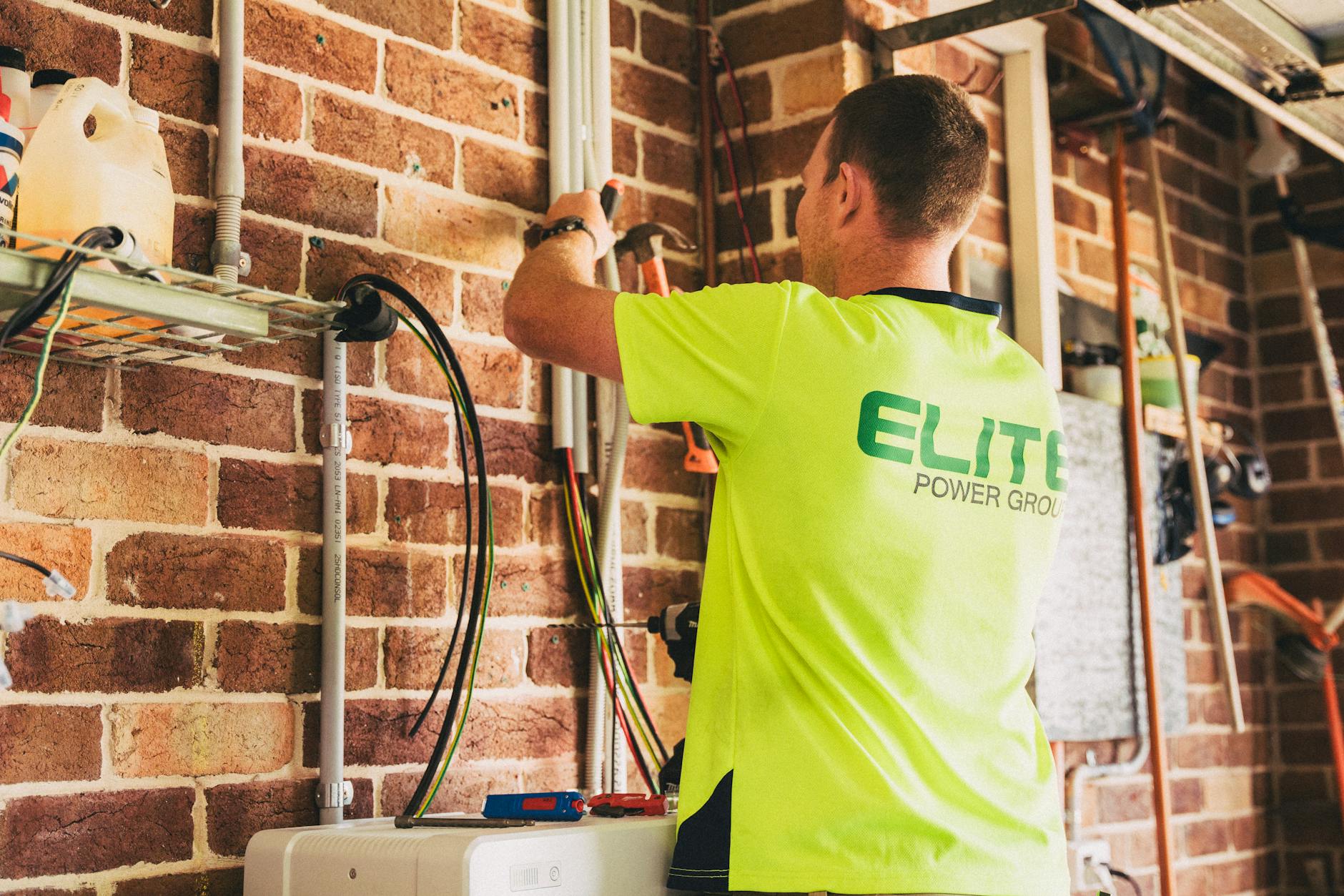 Por qué el 68% de los portones eléctricos en Cali fallan antes de los 3 años